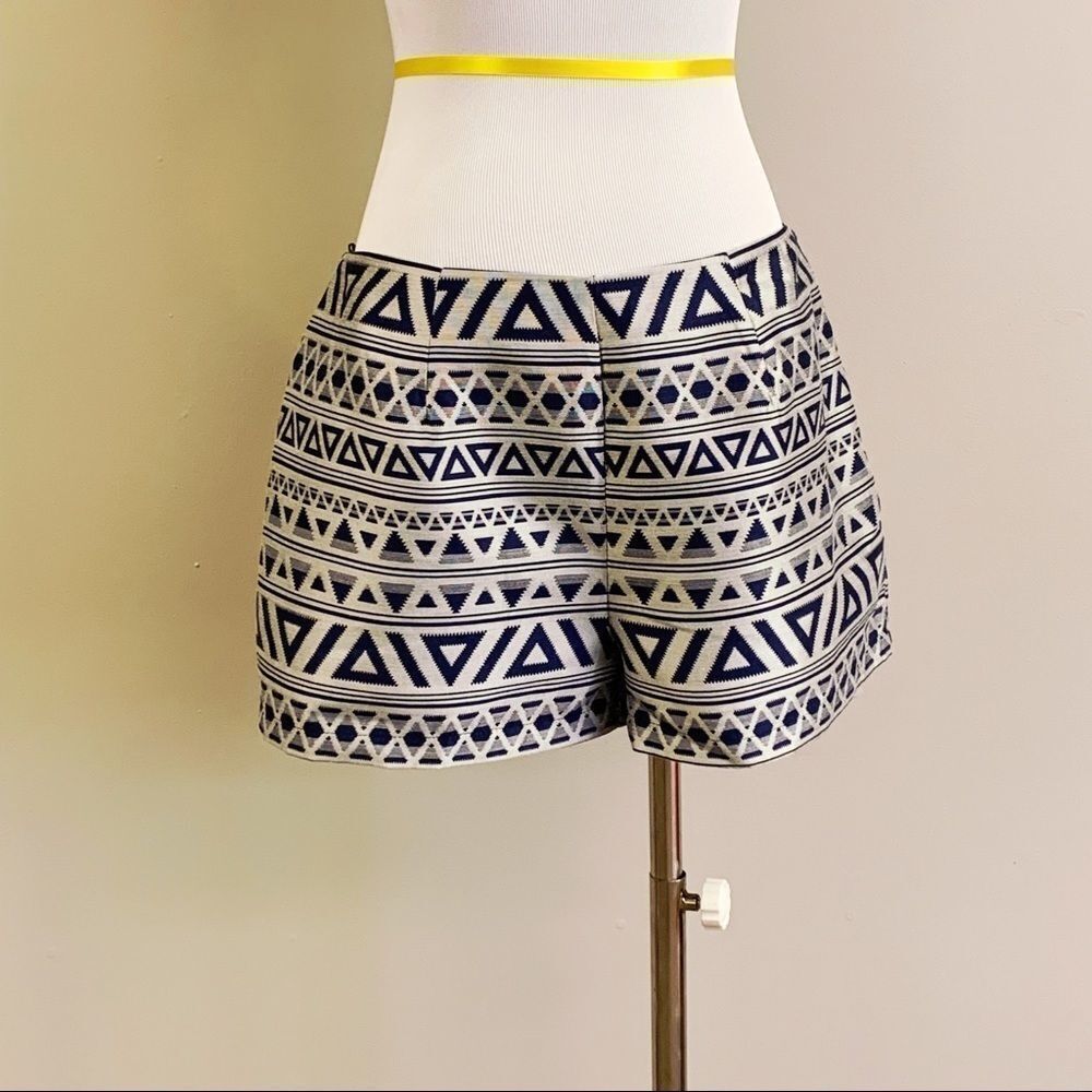 Romeo & Juliet couture patterned shorts NWT - Picture 3 of 4